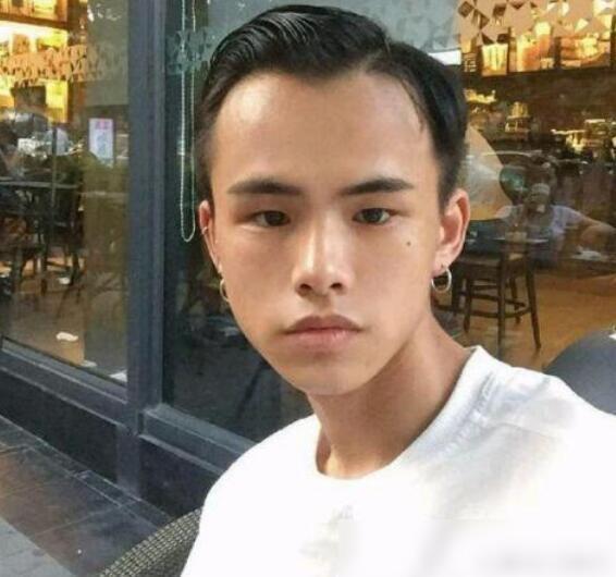 艾克里里 网红,从网红到影响力人物，她的蜕变之路”